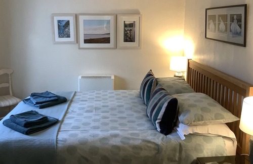 Stoke Fleming Apartment | Lovely 2 bed apartment in beautiful gardens with private patio and parking