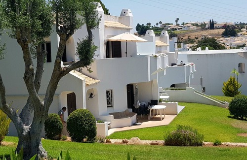 Alpouvar Apartment | Lovely 2 Bed Apartment with south facing balcony Family Friendly Clube Albufeira