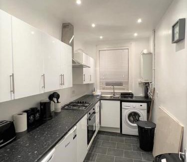 Hurlet Apartment | Lovely 2 Bed Apt close to Silverburn Mall