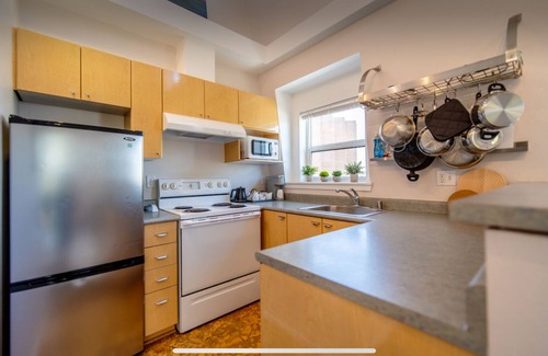 Belltown Condo | Lovely 2 Bed/Bath Penthouse w/Space Needle View