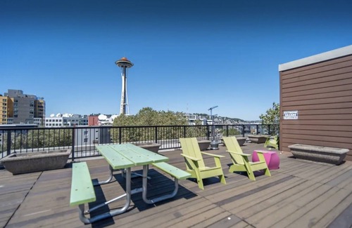 Belltown Condo | Lovely 2 Bed/Bath Penthouse w/Space Needle View