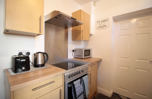 Gateshead Apartment | Lovely 2-Bed Downstairs Apartment