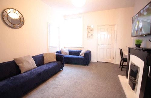 Gateshead Apartment | Lovely 2-Bed Downstairs Apartment