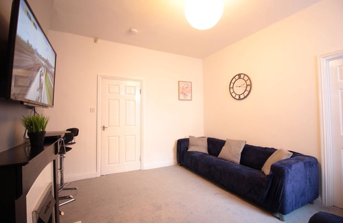 Gateshead Apartment | Lovely 2-Bed Downstairs Apartment