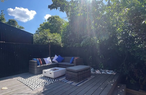 Kensal Green Apartment | Lovely 2 bed flat with Private Garden