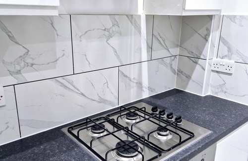 London Borough of Hounslow Apartment | Lovely 2 bed Heathrow/Twickenham + parking