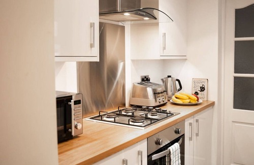 Chester House | Lovely 2 bed home in Handbridge - With Parking