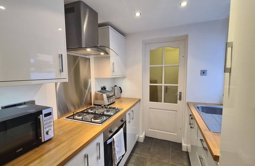 Chester House | Lovely 2 bed home in Handbridge - With Parking