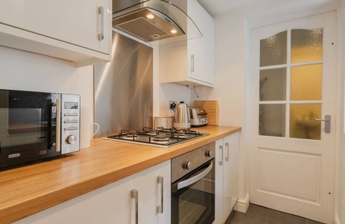 Chester House | Lovely 2 bed home in Handbridge - With Parking