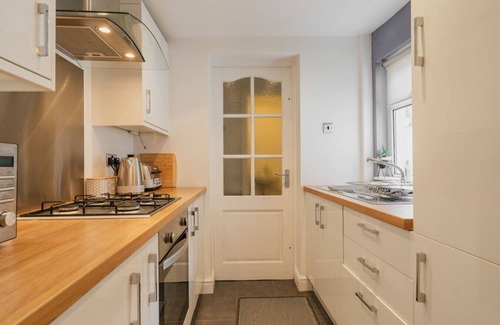 Chester House | Lovely 2 bed home in Handbridge - With Parking