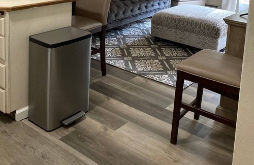 College Apartment | Lovely 2-Bed unit w/ indoor electric fireplace
