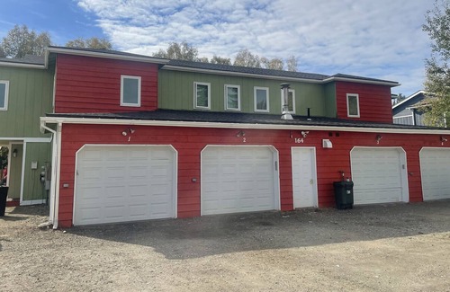College Apartment | Lovely 2-Bed unit w/ indoor electric fireplace