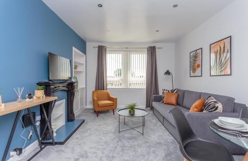 Kirkliston Apartment | Lovely 2-bed upper villa in Kirkliston Edi Airport