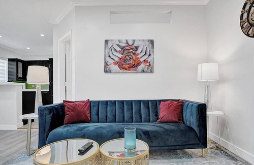 Bay Harbor Islands Apartment | Lovely 2 Bedroom Apartment with Pool