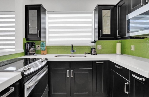 Bay Harbor Islands Apartment | Lovely 2 Bedroom Apartment with Pool