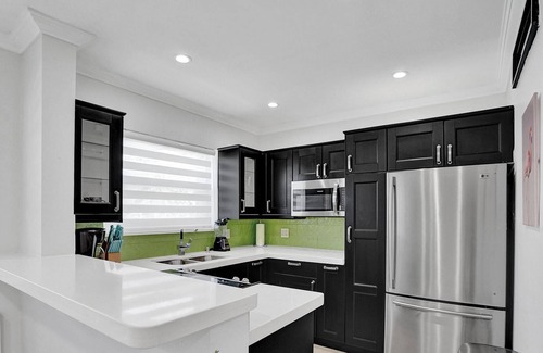 Bay Harbor Islands Apartment | Lovely 2 Bedroom Apartment with Pool