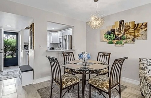 Golden Gate Condo | Lovely 2-bedroom 2-bathroom condo with AC in Naples