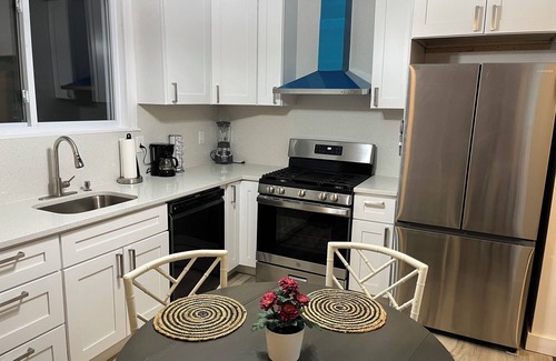 Scranton House | Lovely 2-Bedroom Apartment in Scranton Valley!