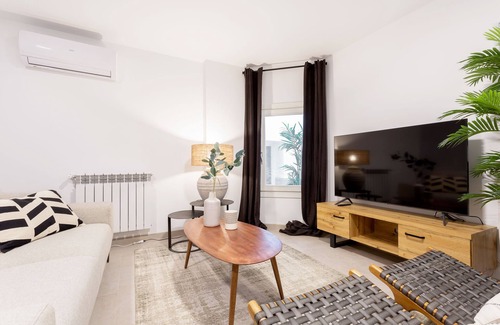 Cortes Apartment | Lovely 2-bedroom apartment in exclusive area of Madrid. Madrazo V