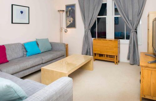 Ballater Apartment | Lovely 2 bedroom apt in Ballater on the River Dee