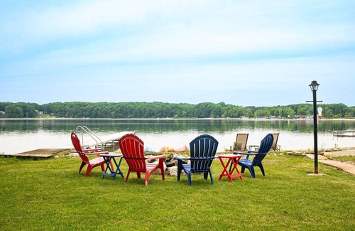 Walkerville Cottage | Lovely 2-Bedroom Cottage With Full Bath on School Section Lake. With Bunk House.