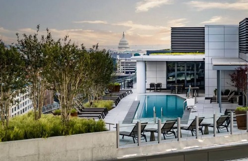 Crystal City Apartment | Lovely 2 bedroom condo with gorgeous city view of DC