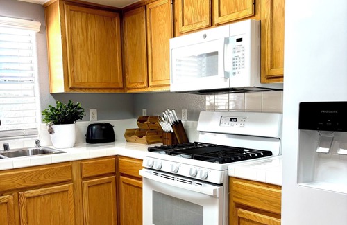Las Vegas Condo | Lovely 2-bedroom condo with AC, fitness room in vibrant Las Vegas