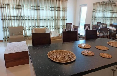 Kolonnawa Apartment | Lovely 2 bedroom condo with pool and gym