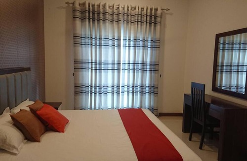 Kolonnawa Apartment | Lovely 2 bedroom condo with pool and gym