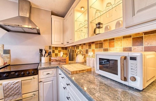 Worcester House | Lovely 2 Bedroom Cottage with Garden