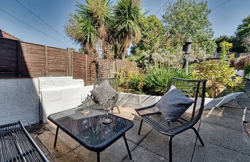 Worcester House | Lovely 2 Bedroom Cottage with Garden