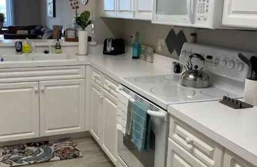 Biggar Condo | Lovely 2 bedroom+den, 2 bath condo in gated community