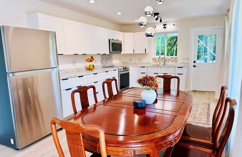 Kapoho House | Lovely 2-bedroom Hawaiiana near historic Pāhoa Town close to Black Sand Beaches