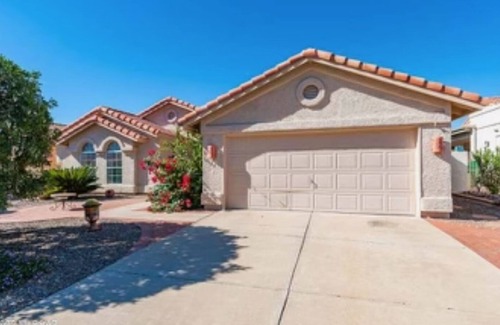 Saddlebrooke House | Lovely 2 bedroom home backing up to natural desert. Lots of amenities.