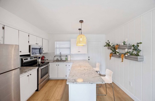 Central Naples House | Lovely 2-bedroom house with AC in Naples