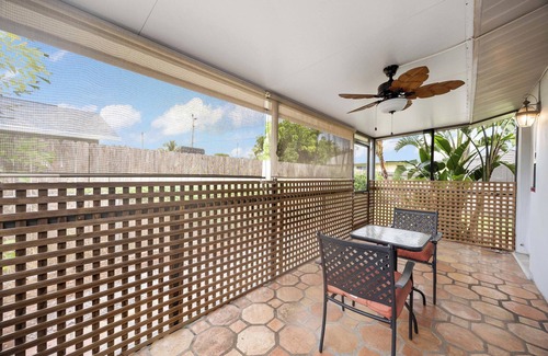 Central Naples House | Lovely 2-bedroom house with AC in Naples