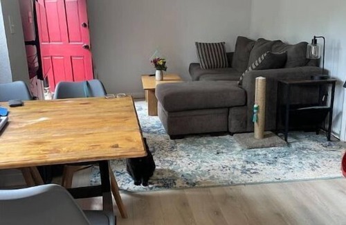 Congress Park Condo | Lovely 2 bedroom in the middle of Cheeseman