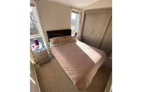 Wisbech Cabin | lovely 2 bedroom lodge on a 18 hole golf course