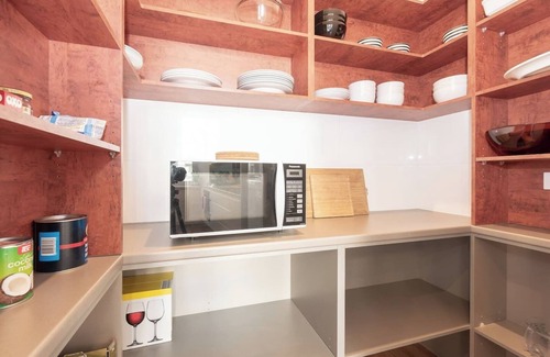 Brunswick House | Lovely 2 Bedroom Rental with Parking
