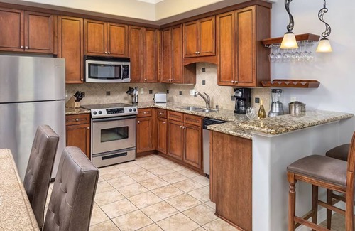 Napa Resort | Lovely 2-bedroom resort in Napa with WiFi, AC, fitness room and wine.