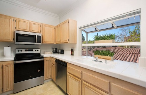 Oak Park House | Lovely 2-bedroom Shadow Ridge townhouse