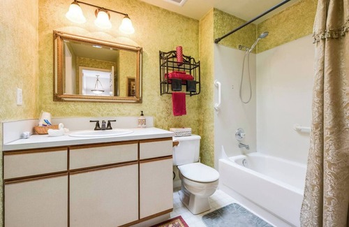 Southeast Boise House | Lovely 2-bedroom townhome close to Greenbelt on the Boise River