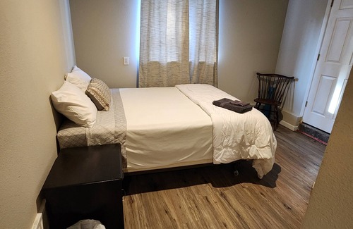 Federal Way House | Lovely 2-bedroom unit in Federal Way