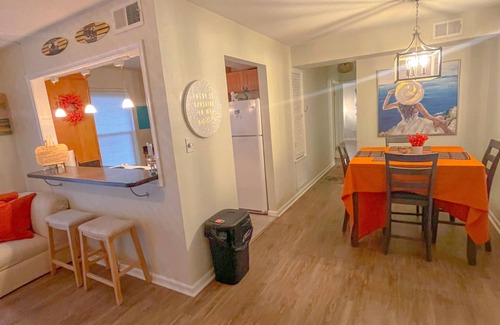 Northeast Virginia Beach Condo | Lovely 2 bedroom condo walking distance to Beach Condominium - Entire home