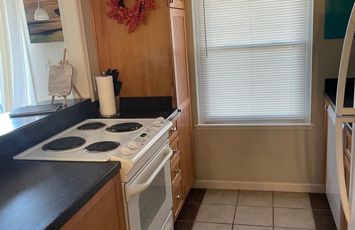 Northeast Virginia Beach Condo | Lovely 2 bedroom condo walking distance to Beach Condominium - Entire home