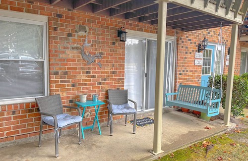 Northeast Virginia Beach Condo | Lovely 2 bedroom condo walking distance to Beach Condominium - Entire home