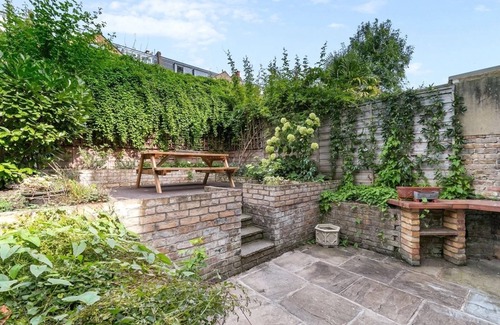 Northcote Apartment | Lovely 2 Bedrooms Flat With Private Garden, in Clapham/Northcote Rd