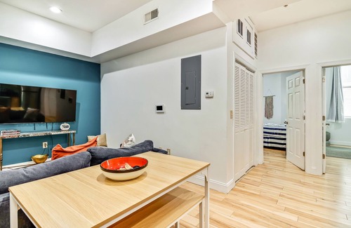 Center City Condo | Lovely/2BD/2BA Flat near Convention Center-Chinatown/Center City