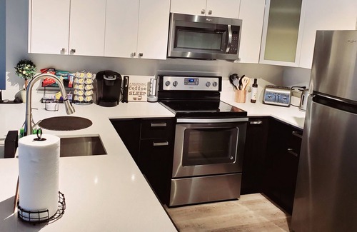 Southcenter Apartment | Lovely 2Bdrm High Rise Nearby Airport/ Shopping / Dining/Recreation