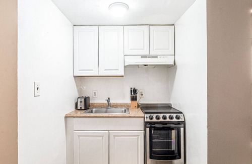 Garment District Apartment | Lovely 2BR/1BA Apt at the Heart of NYC!